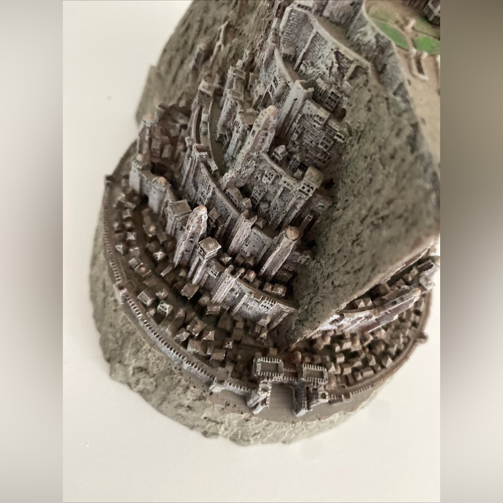 EUC Lord of the Rings Mina’s Tirith catch all sculpture from WETA - Picture 13 of 15